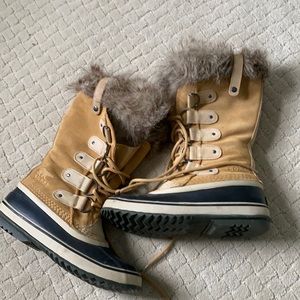 Sorel Tan Winter Boots with Fur Trim